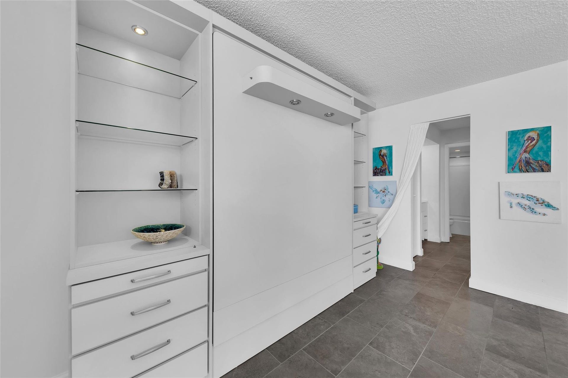 3015 N Ocean Boulevard, #9C, Fort Lauderdale, FL 33308 The hidden Murphy bed proximity to bathroom suite