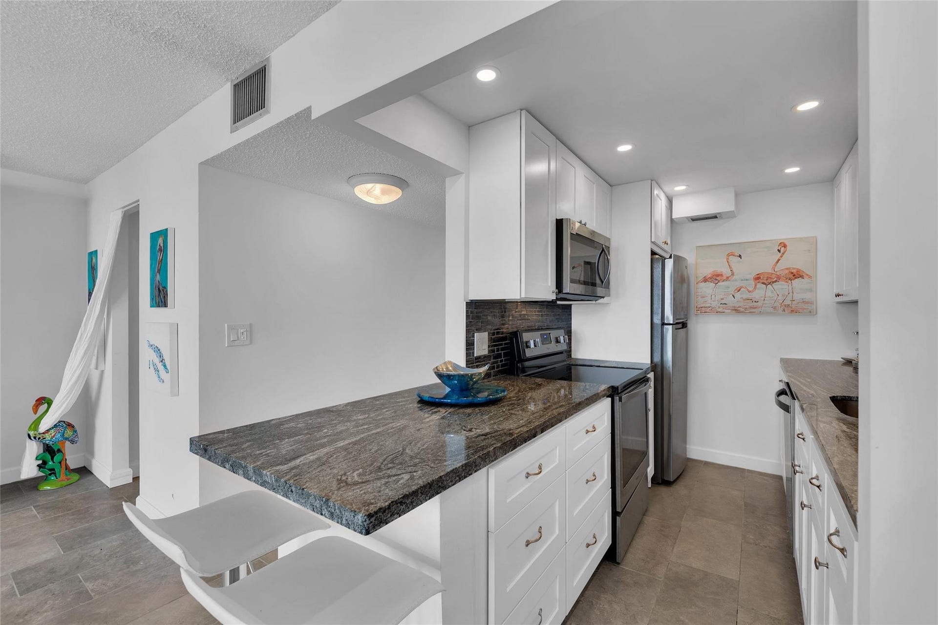 3015 N Ocean Boulevard, #9C, Fort Lauderdale, FL 33308 Open updated kitchen - ideal for entertining