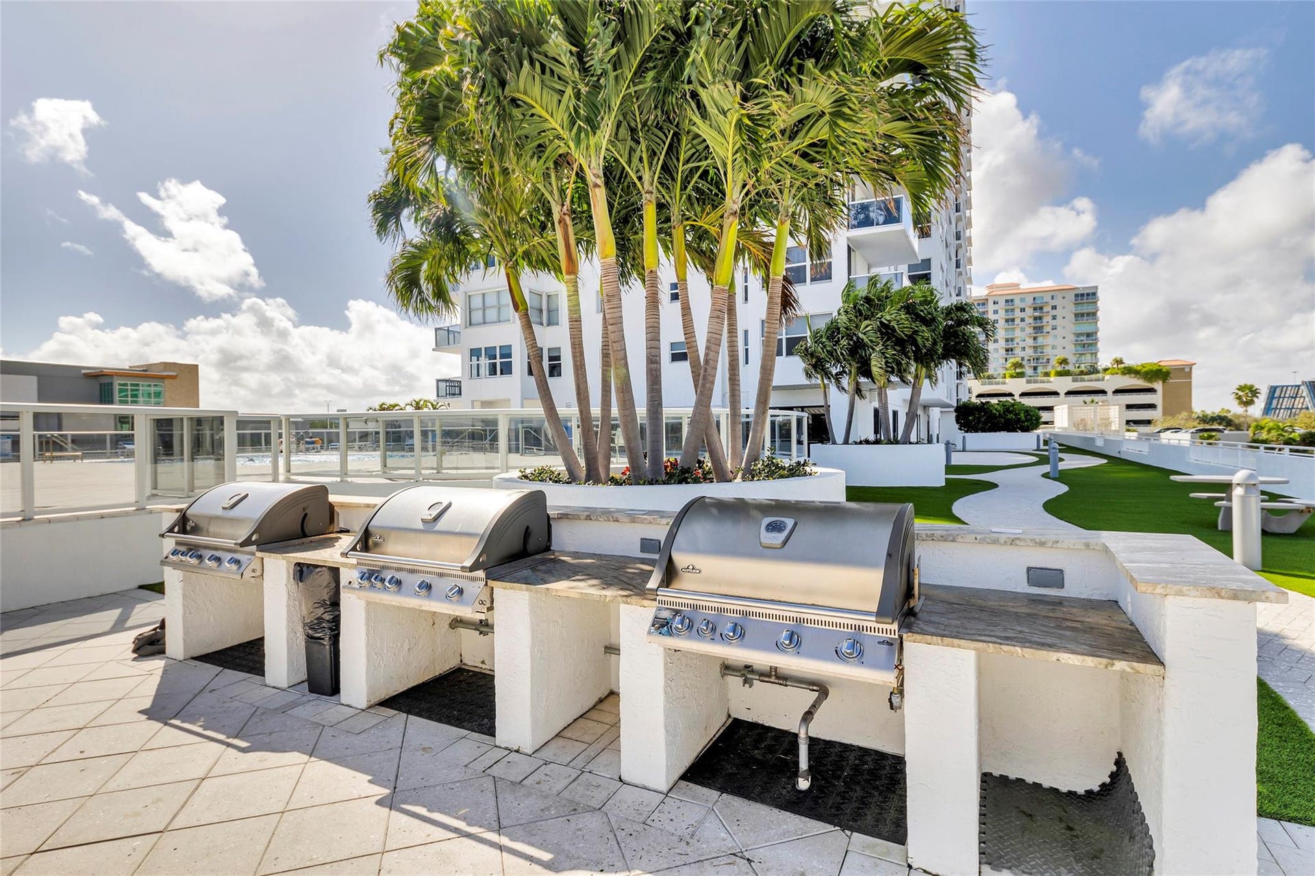 3015 N Ocean Boulevard, #9C, Fort Lauderdale, FL 33308 Bring your friends to enjoy cooking on the outdoor grills