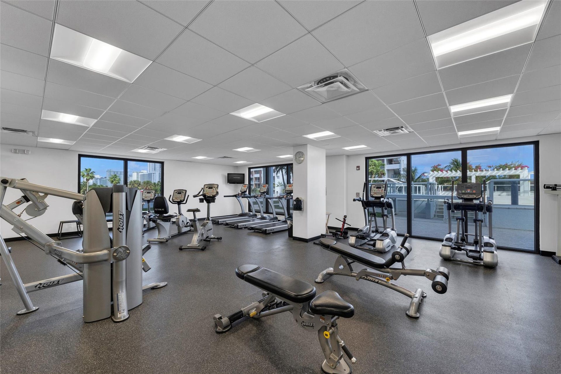 3015 N Ocean Boulevard, #9C, Fort Lauderdale, FL 33308 Well equipped gym open 24/7