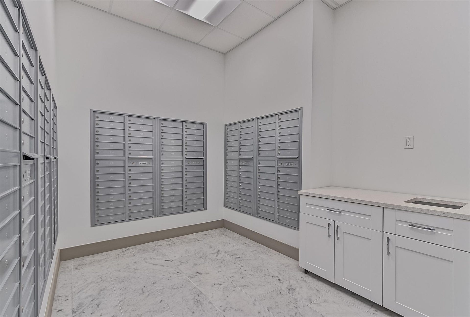 3015 N Ocean Boulevard, #9C, Fort Lauderdale, FL 33308 Mailroom