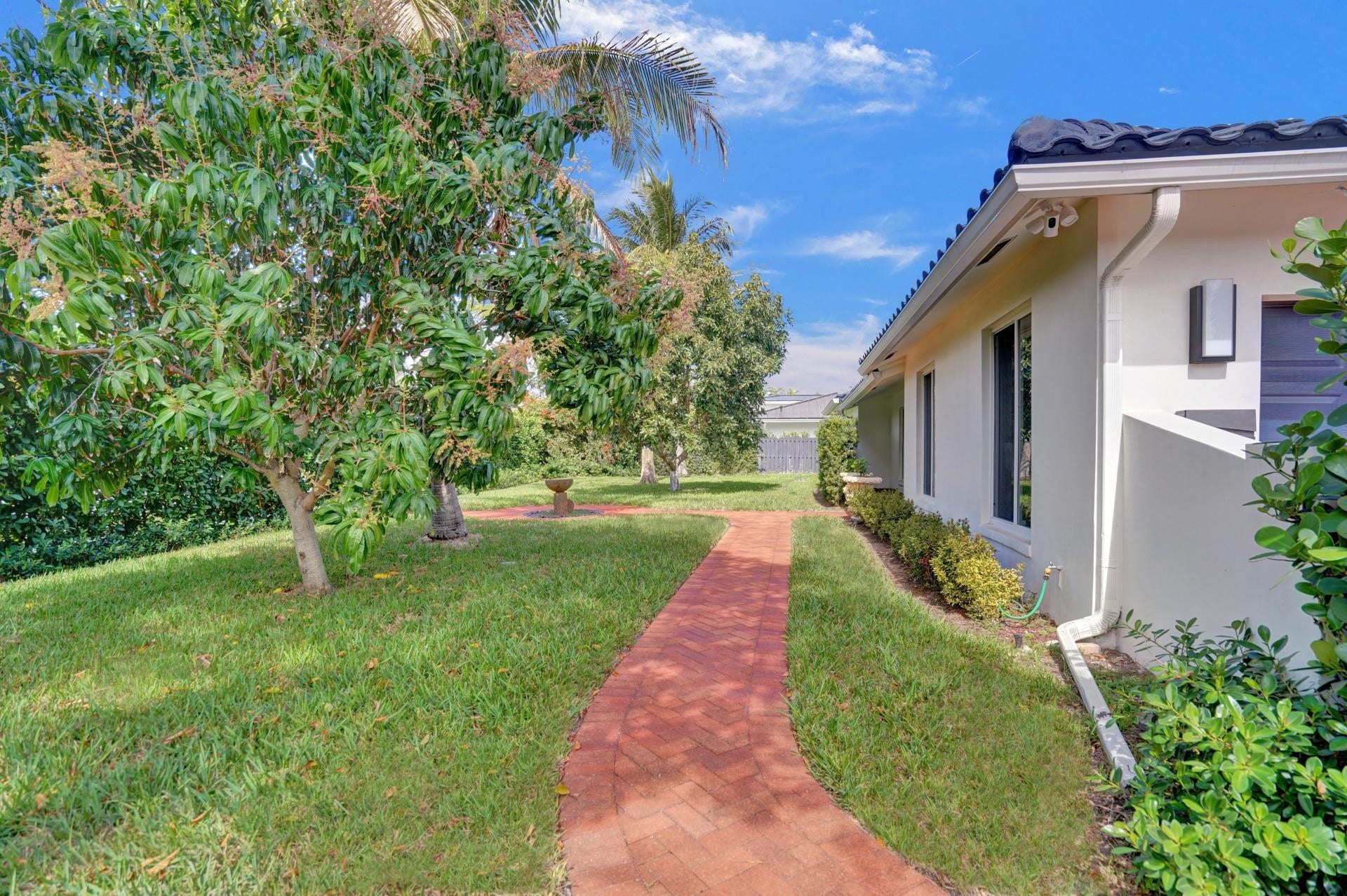 4030 Bayview Drive, Fort Lauderdale, FL 33308