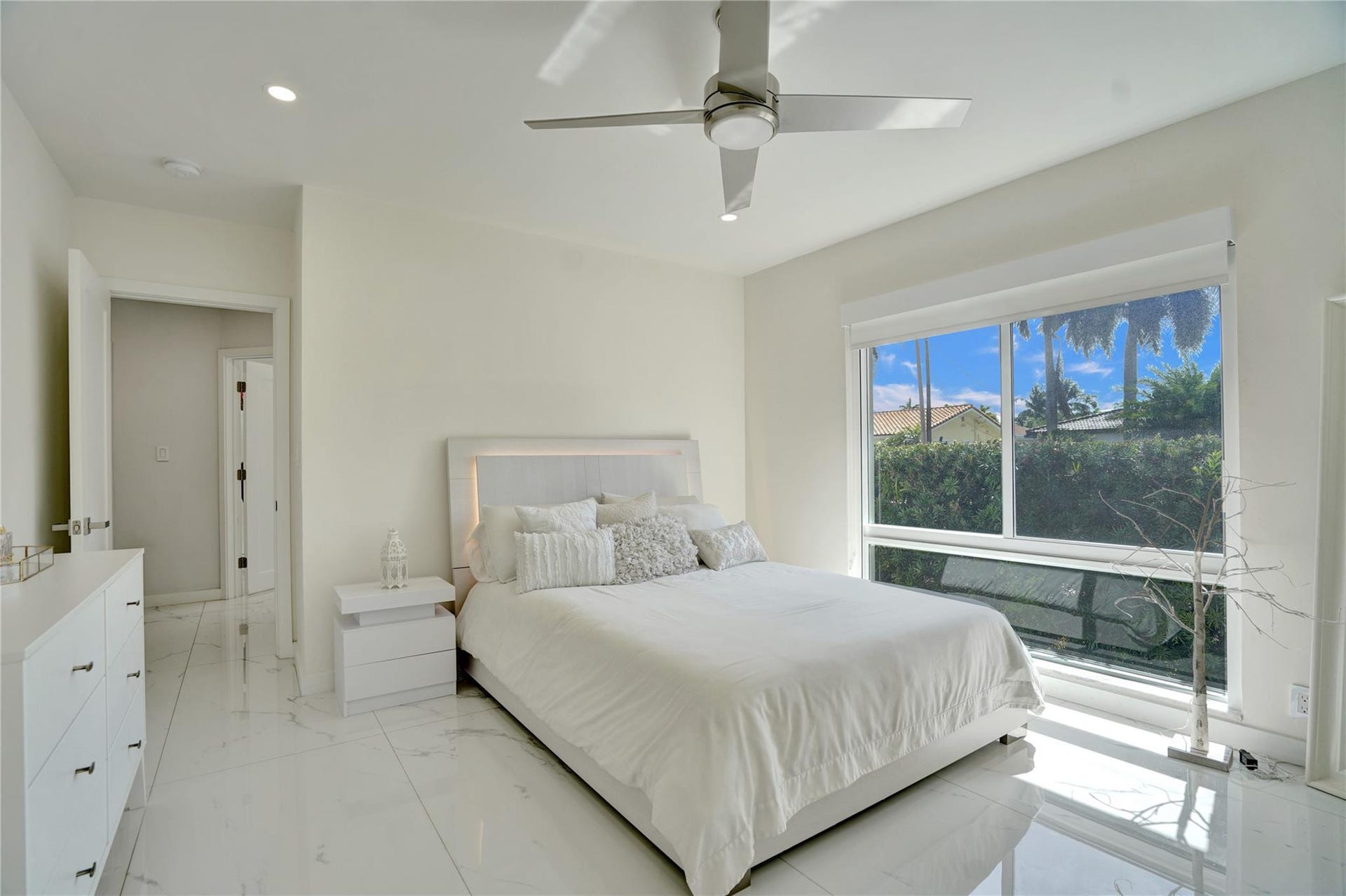4030 Bayview Drive, Fort Lauderdale, FL 33308