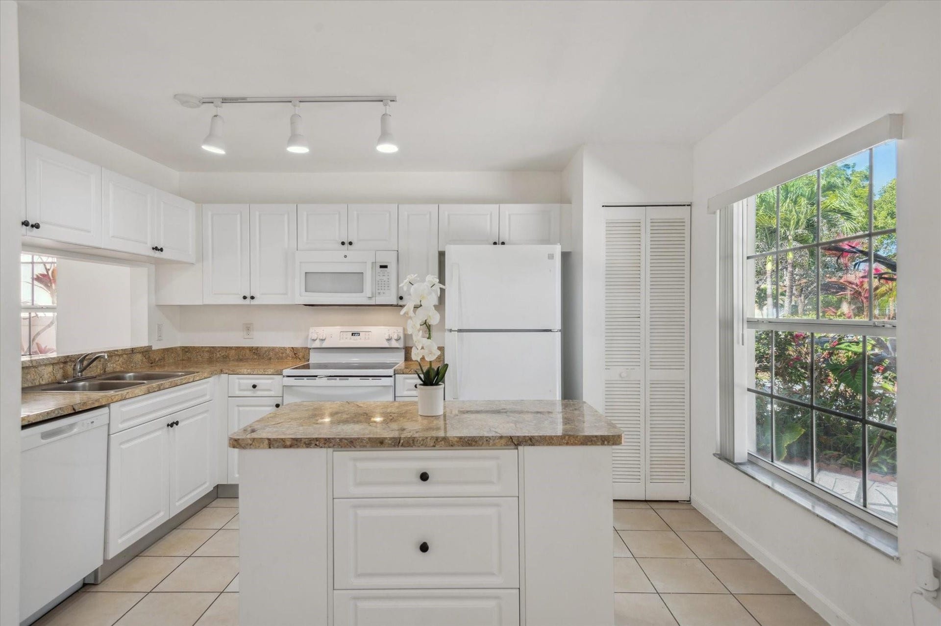 10845 NW 46th Drive, Coral Springs, FL 33076 Photo 11