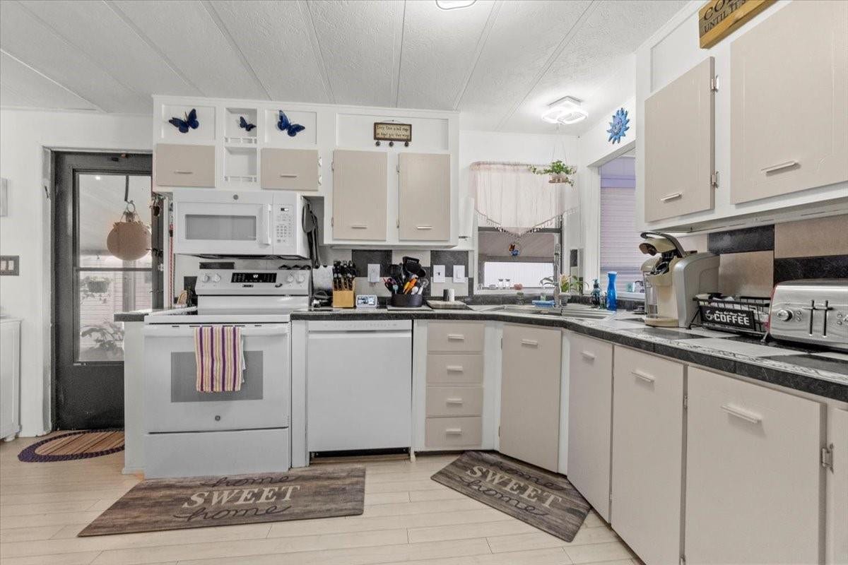 5343 NW 4th Terrace, Deerfield Beach, FL 33064 Photo 9