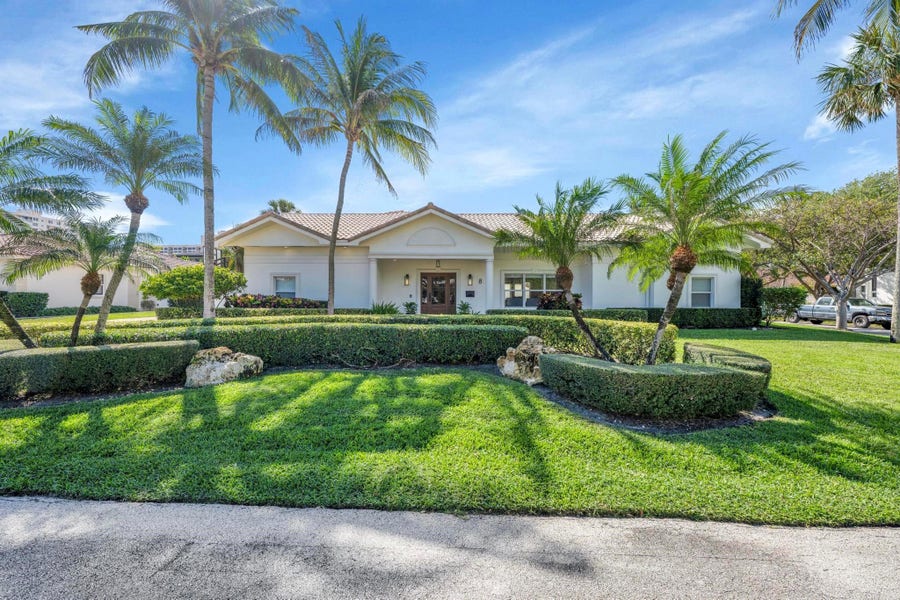 Property photo for 8 Oneida Lane, Sea Ranch Lakes, FL