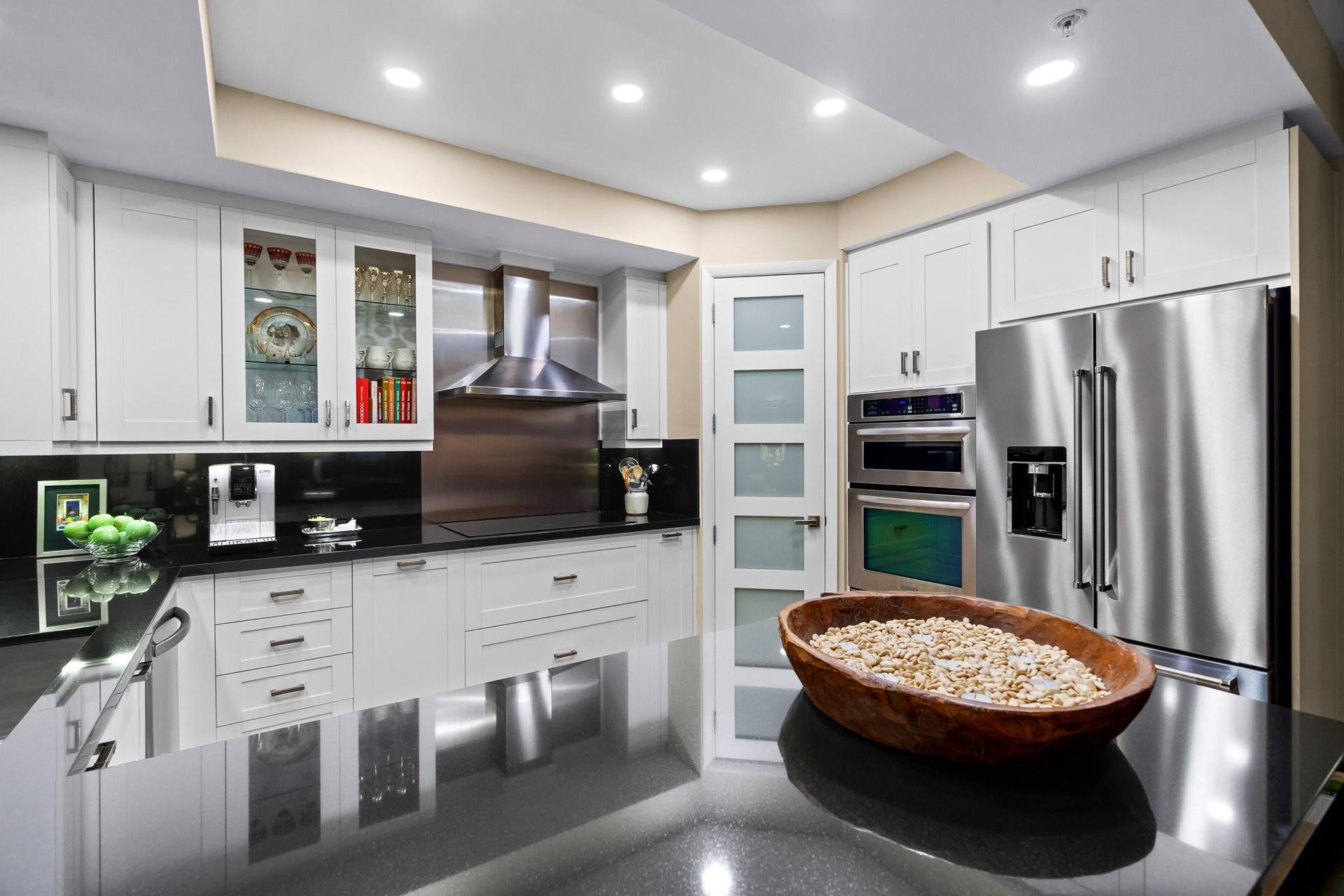 2501 N Ocean Boulevard, #652, Fort Lauderdale, FL 33305 Kitchen