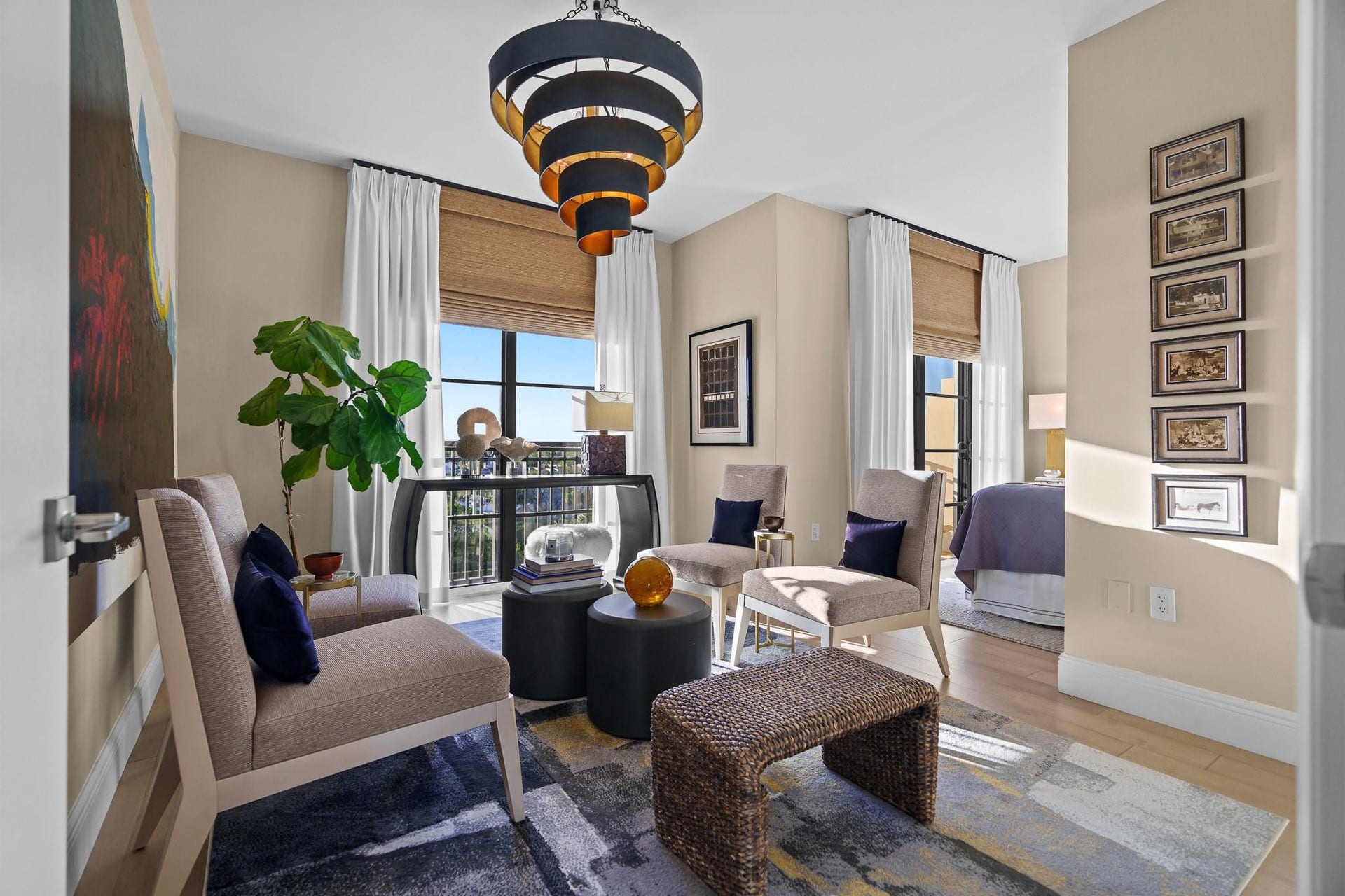 2501 N Ocean Boulevard, #652, Fort Lauderdale, FL 33305 Suite 2 with sitting area.