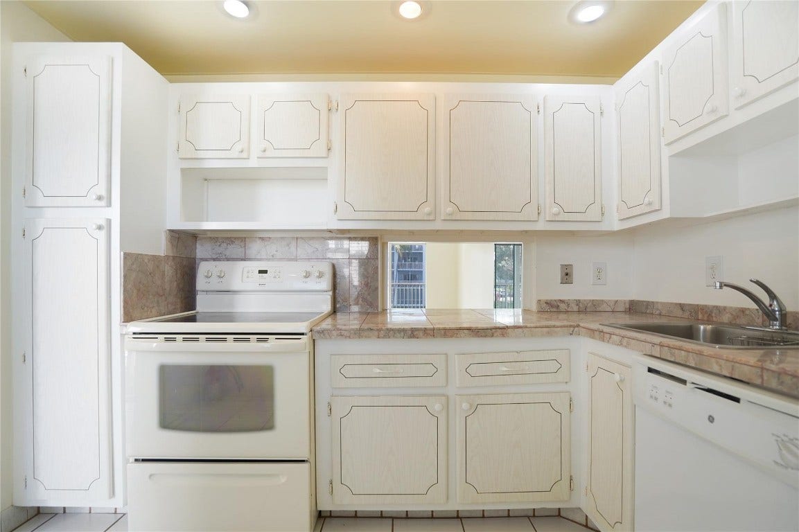 604 NE 2nd Street, #220, Dania Beach, FL 33004 604 NE 2nd Street, #220, Dania Beach, FL 33004