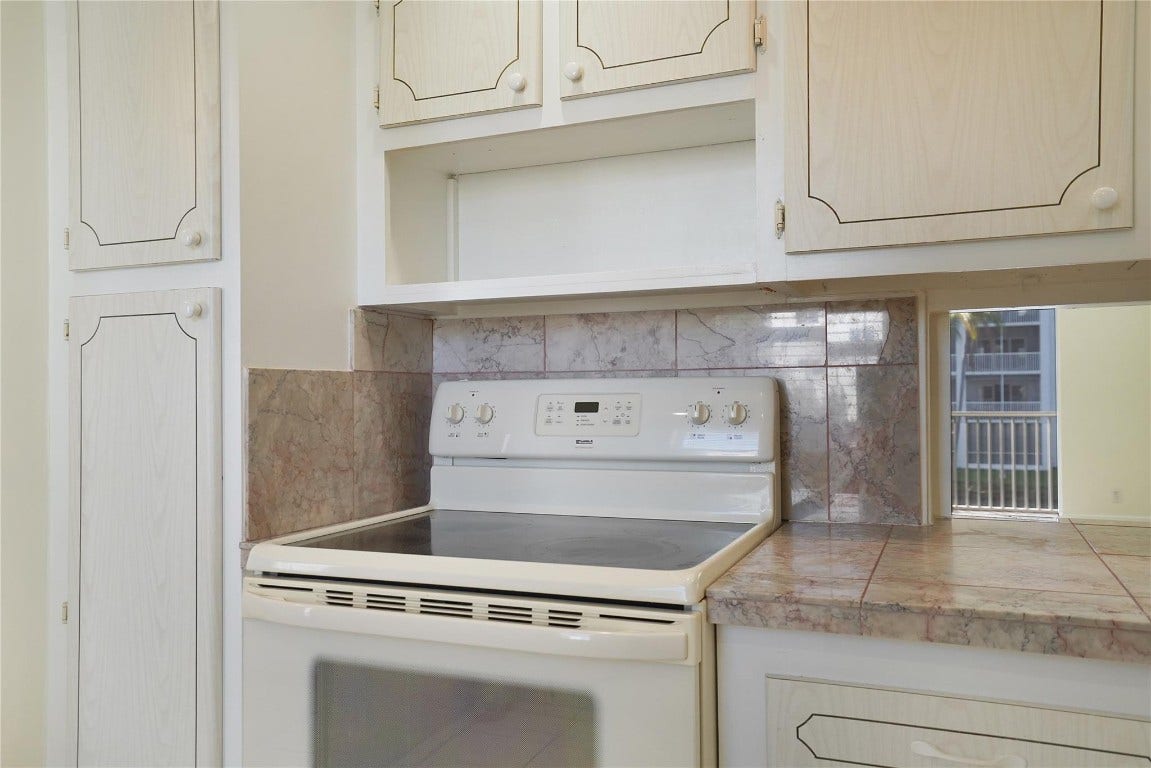 604 NE 2nd Street, #220, Dania Beach, FL 33004 604 NE 2nd Street, #220, Dania Beach, FL 33004