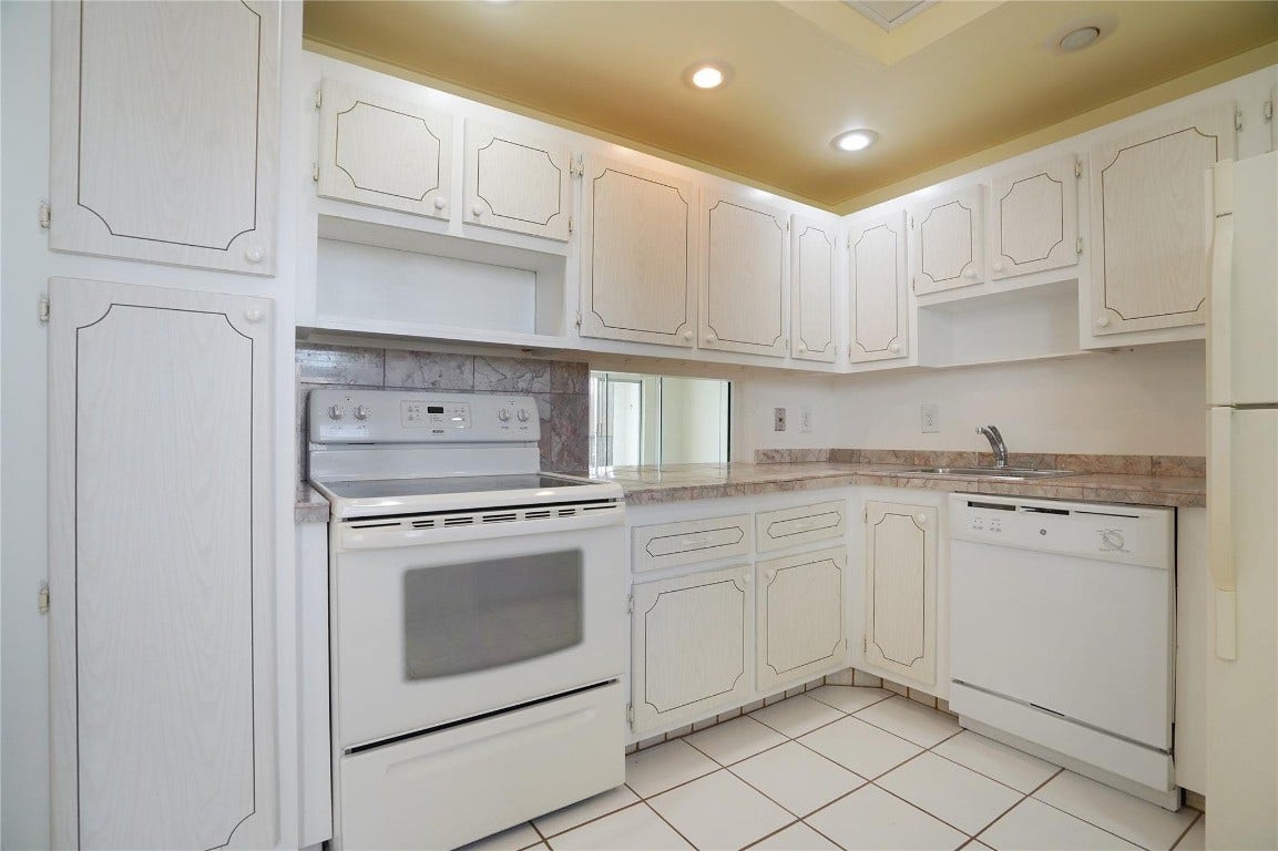604 NE 2nd Street, #220, Dania Beach, FL 33004 604 NE 2nd Street, #220, Dania Beach, FL 33004