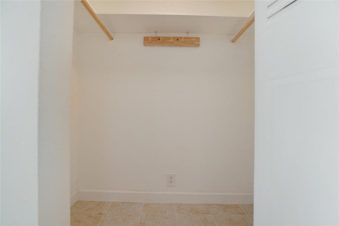 604 NE 2nd Street, #220, Dania Beach, FL 33004 604 NE 2nd Street, #220, Dania Beach, FL 33004