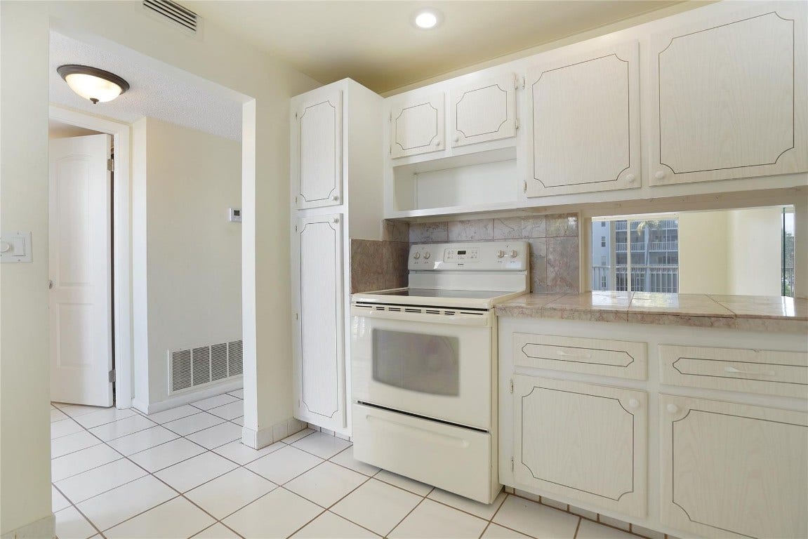 604 NE 2nd Street, #220, Dania Beach, FL 33004 604 NE 2nd Street, #220, Dania Beach, FL 33004