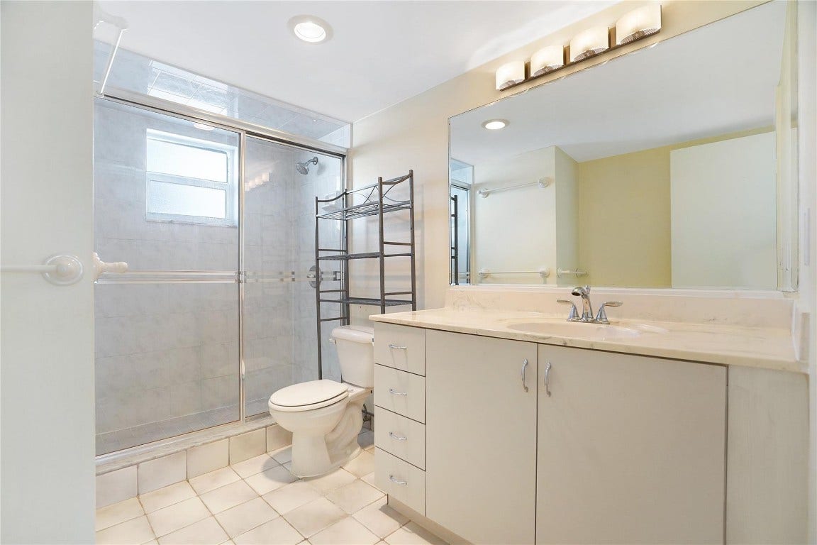 604 NE 2nd Street, #220, Dania Beach, FL 33004 604 NE 2nd Street, #220, Dania Beach, FL 33004
