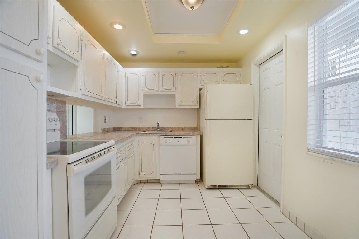 604 NE 2nd Street, #220, Dania Beach, FL 33004 604 NE 2nd Street, #220, Dania Beach, FL 33004