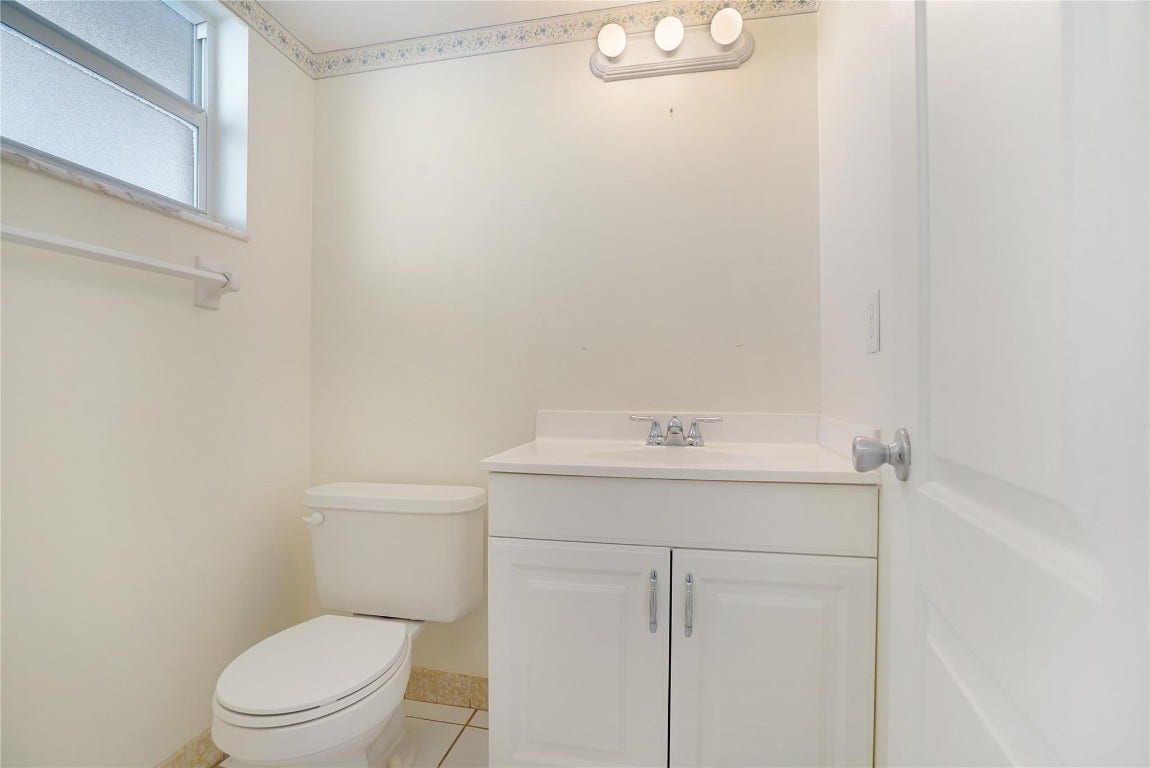 604 NE 2nd Street, #220, Dania Beach, FL 33004 604 NE 2nd Street, #220, Dania Beach, FL 33004