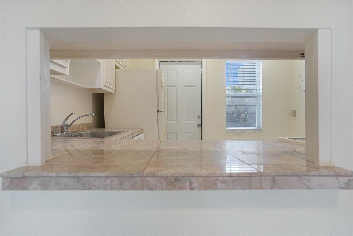 604 NE 2nd Street, #220, Dania Beach, FL 33004 604 NE 2nd Street, #220, Dania Beach, FL 33004