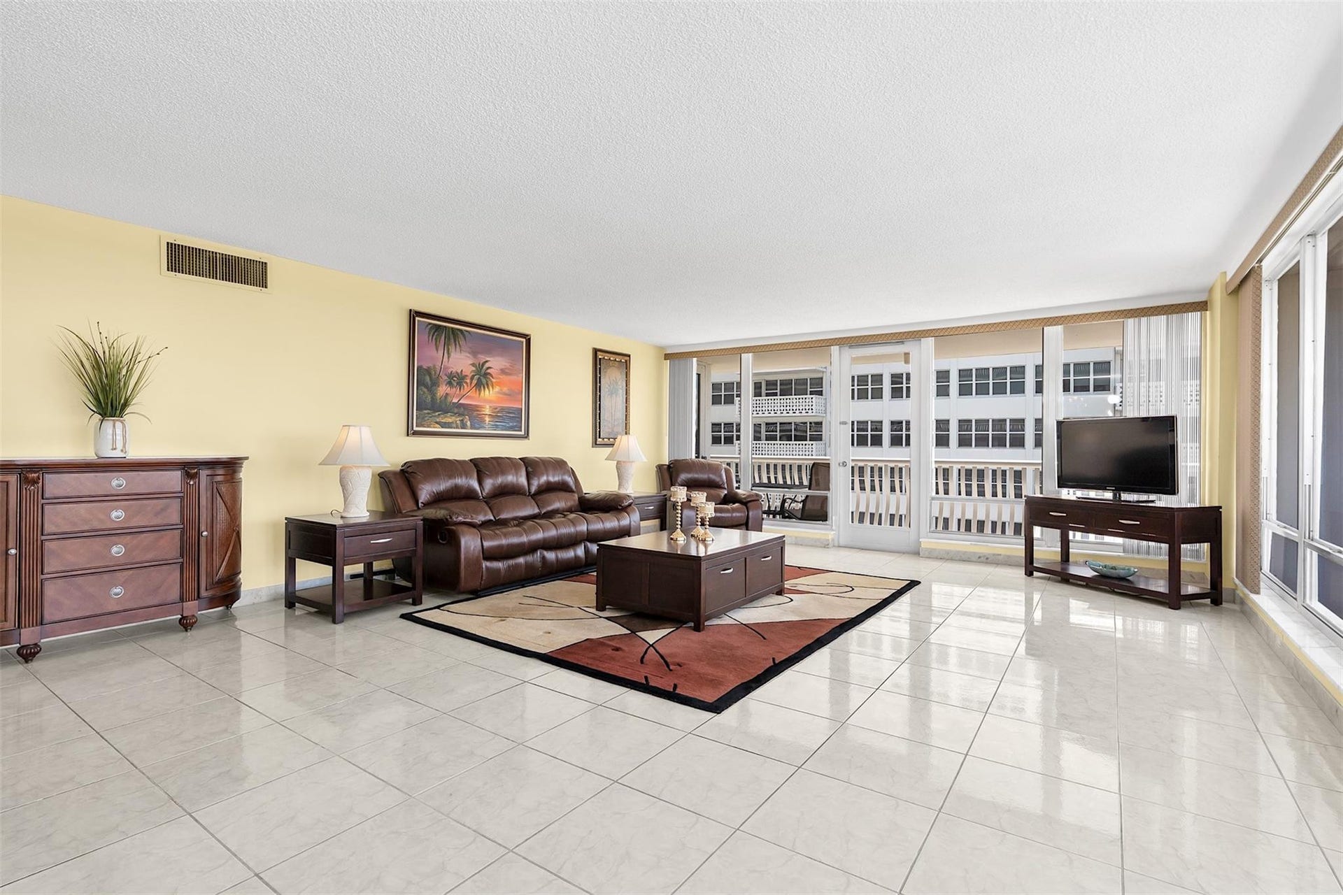 4020 Galt Ocean Drive, #802, Fort Lauderdale, FL 33308 Dining and Living Room