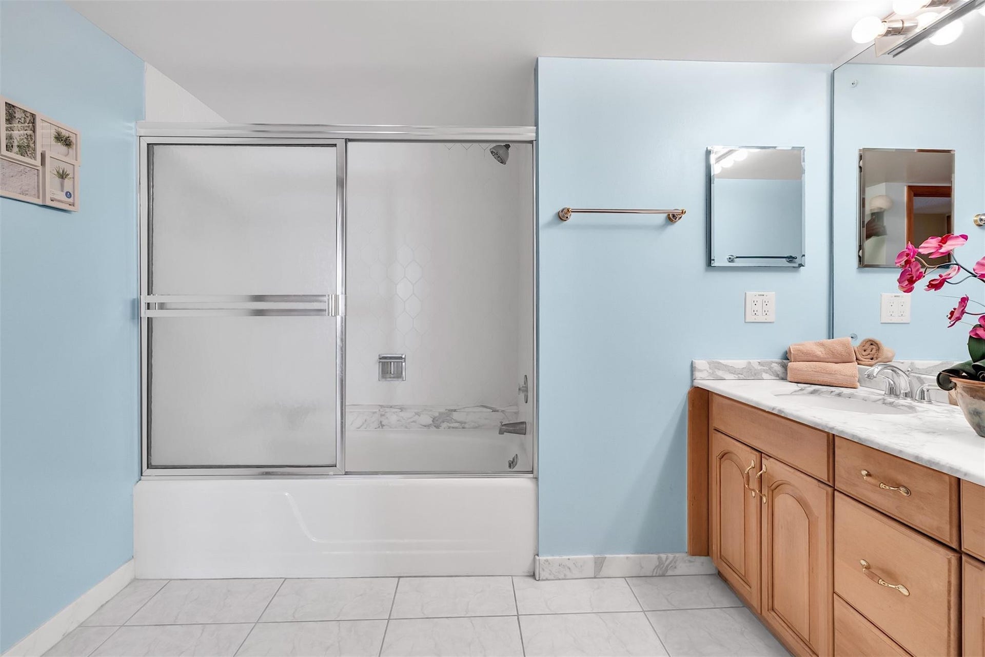 4020 Galt Ocean Drive, #802, Fort Lauderdale, FL 33308 Ensuite Tub/Shower Combo