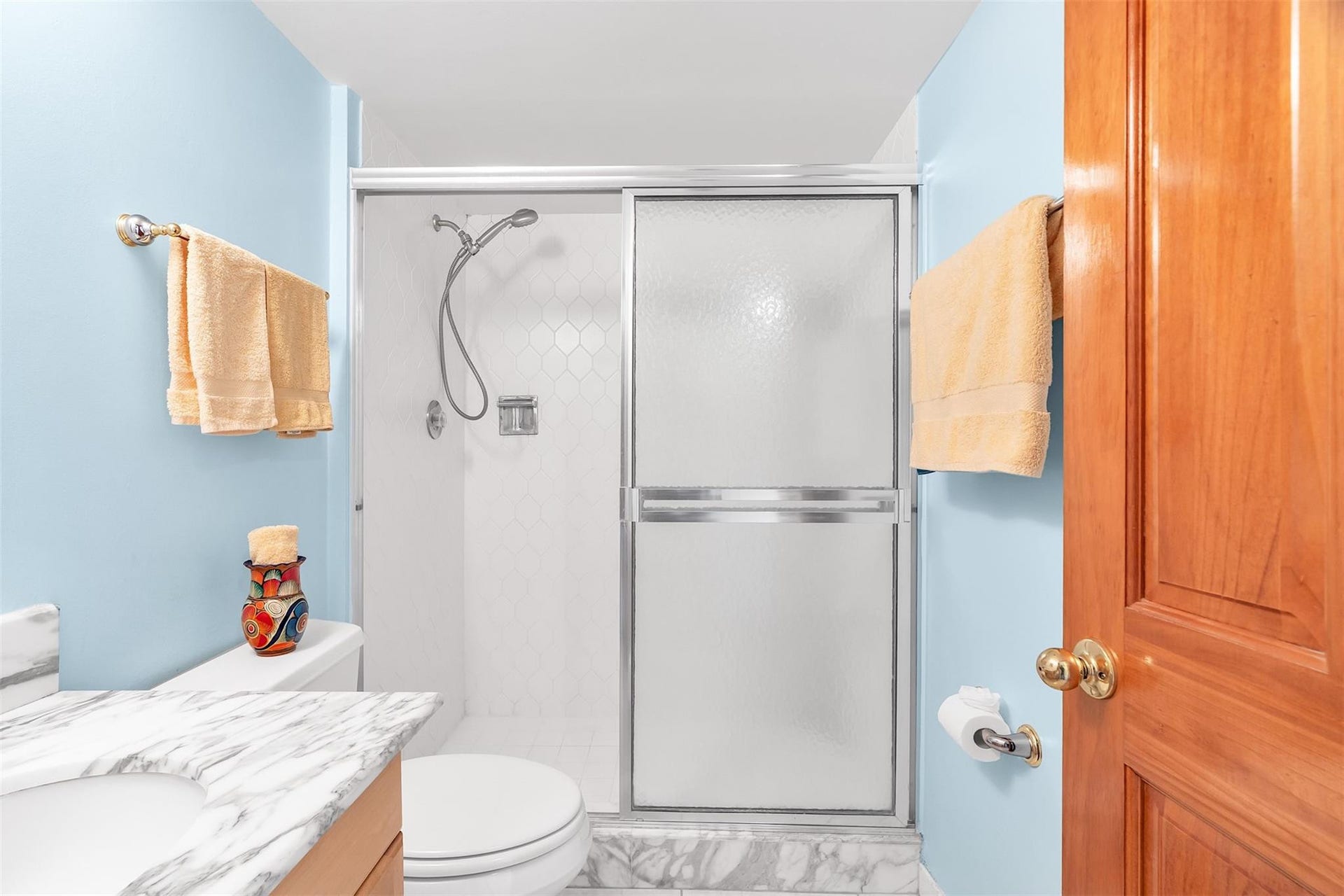 4020 Galt Ocean Drive, #802, Fort Lauderdale, FL 33308 Guest Bathroom with Walkin Shower