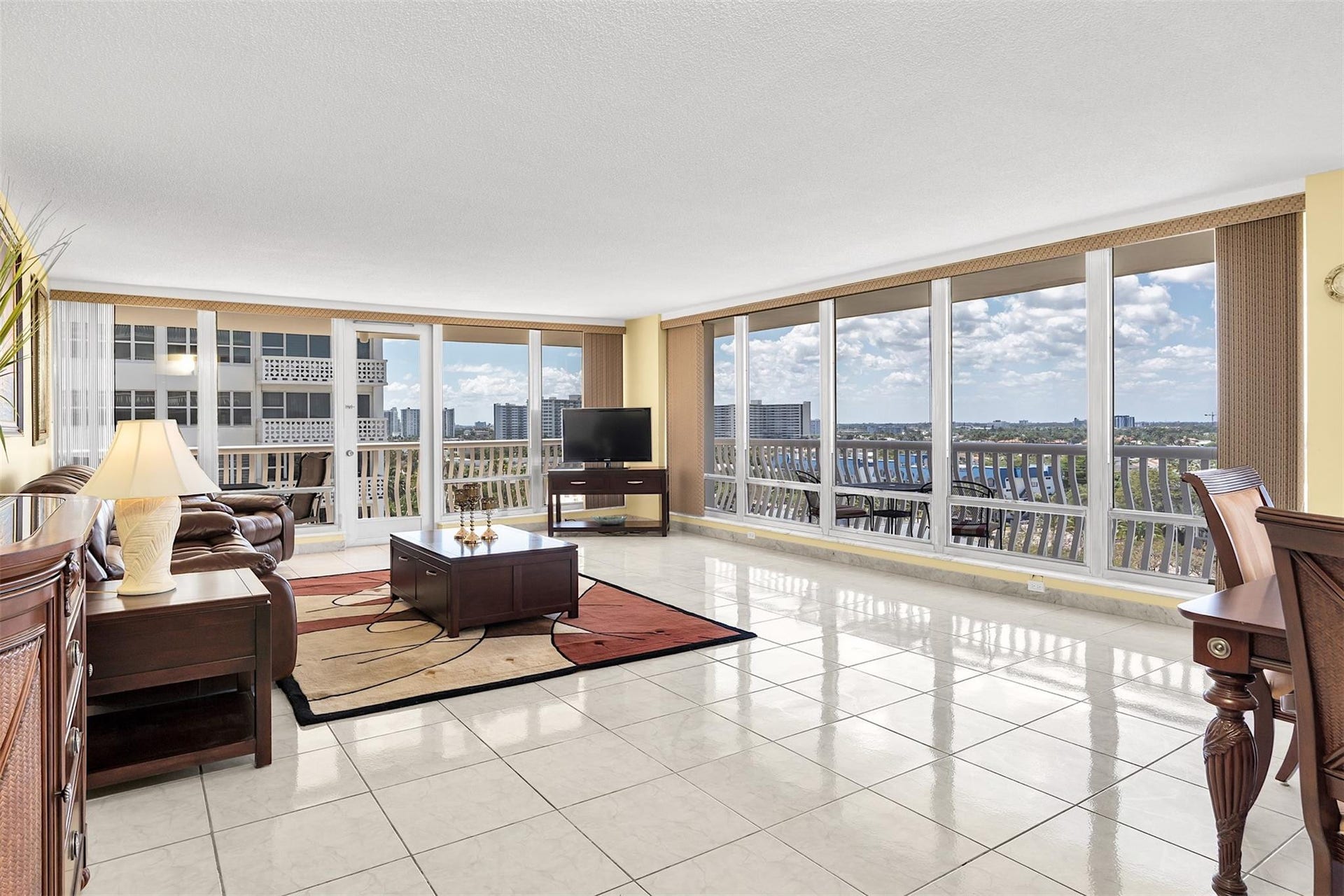 4020 Galt Ocean Drive, #802, Fort Lauderdale, FL 33308 Spacious Living Room with a City View
