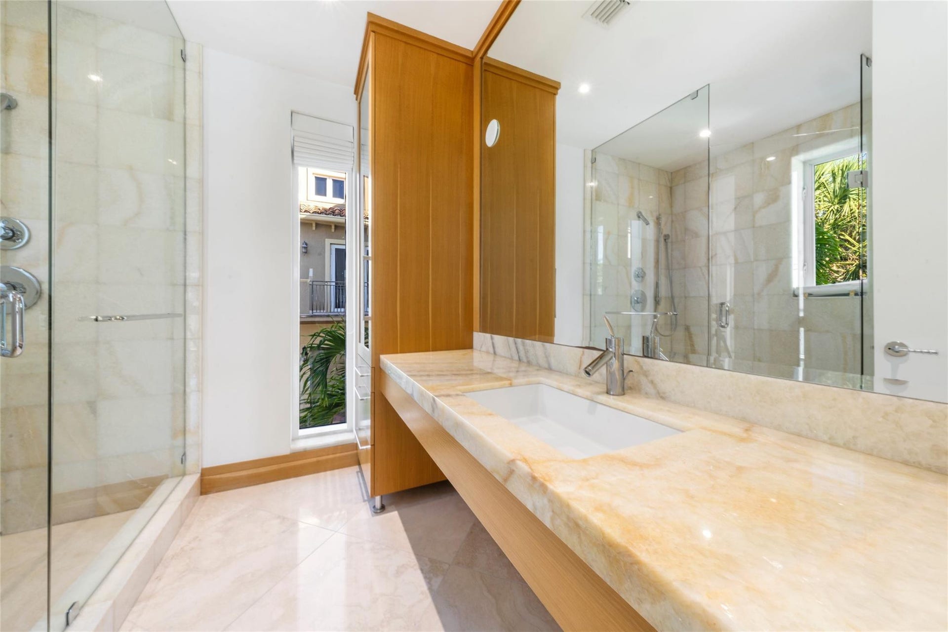 1525 N Fort Lauderdale Beach Boulevard, Fort Lauderdale, FL 33304