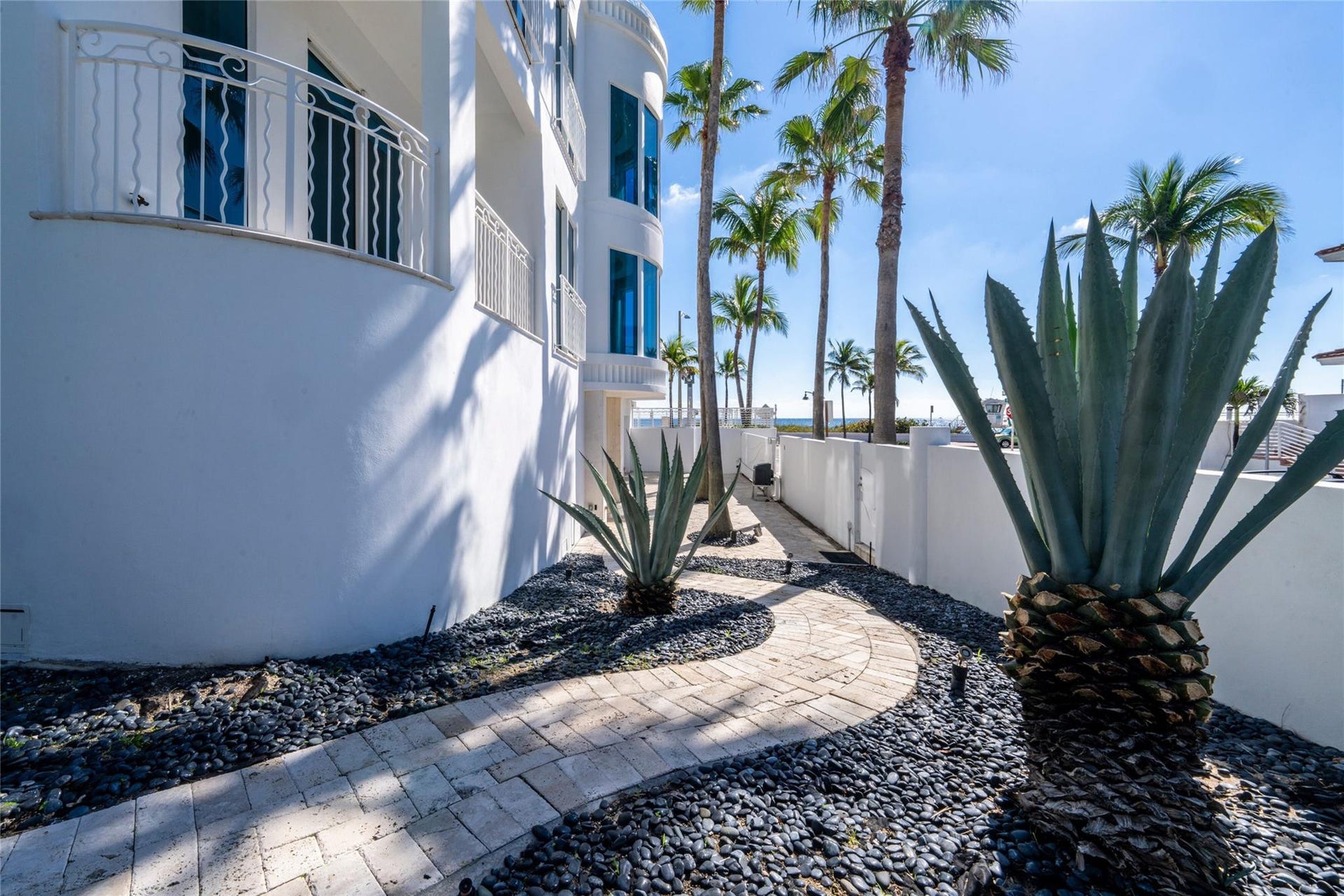 1525 N Fort Lauderdale Beach Boulevard, Fort Lauderdale, FL 33304