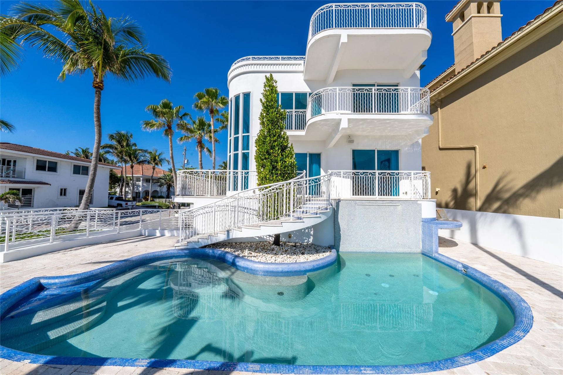 1525 N Fort Lauderdale Beach Boulevard, Fort Lauderdale, FL 33304