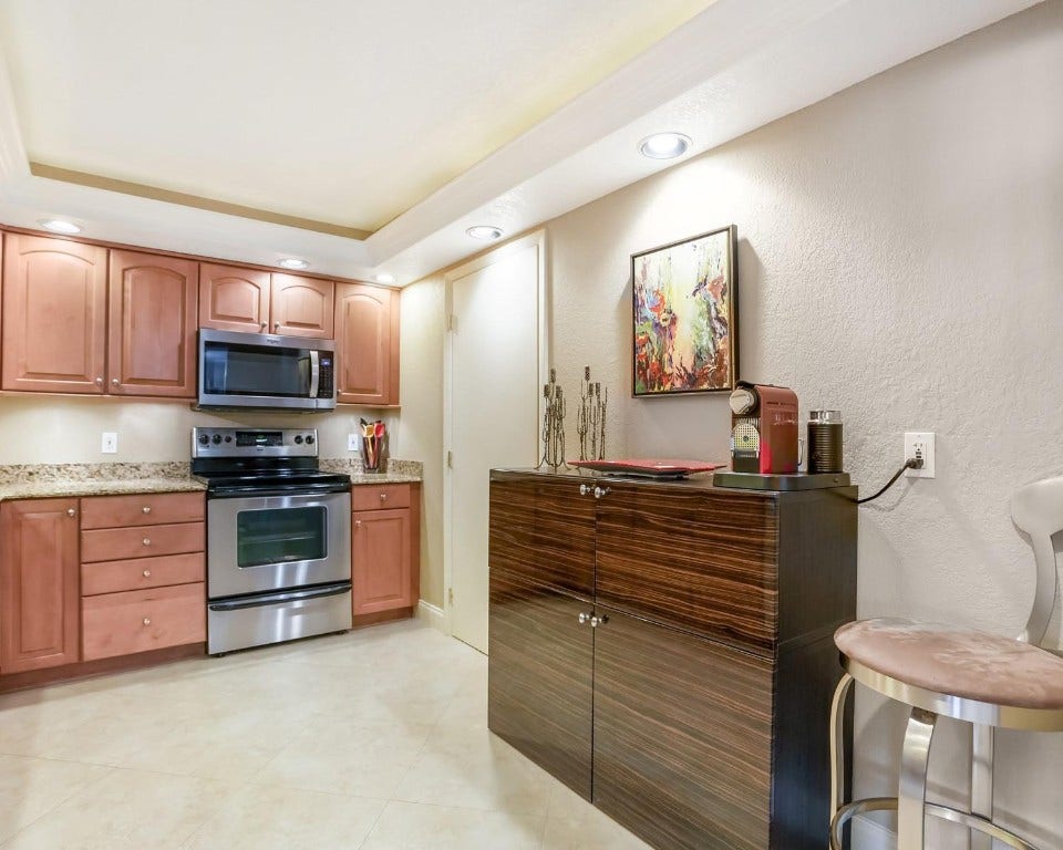 3500 Galt Ocean Drive, #2216, Fort Lauderdale, FL 33308