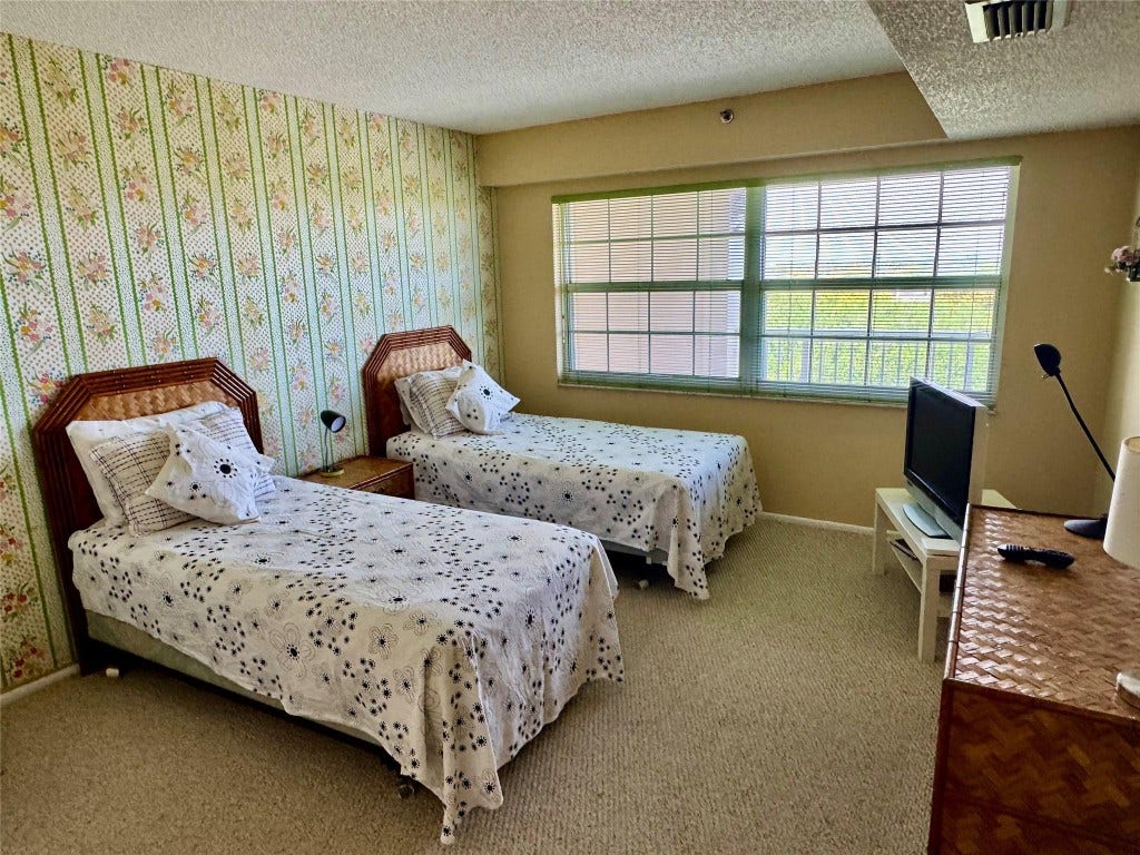 3520 Oaks Way, #807, Pompano Beach, FL 33069 3520 Oaks Way, #807, Pompano Beach, FL 33069
