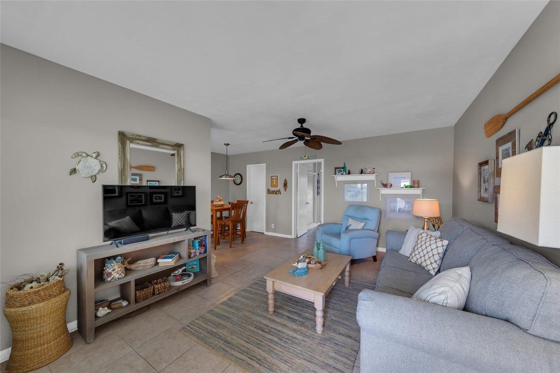 11 SW 4th Avenue, #11, Boca Raton, FL 33432 11 SW 4th Avenue, #11, Boca Raton, FL 33432
