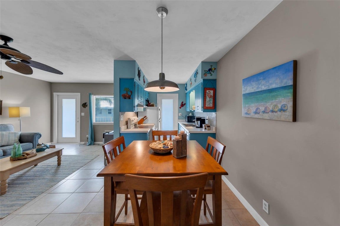 11 SW 4th Avenue, #11, Boca Raton, FL 33432 11 SW 4th Avenue, #11, Boca Raton, FL 33432