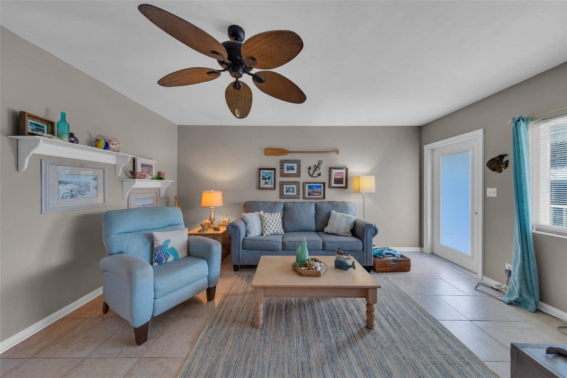 11 SW 4th Avenue, #11, Boca Raton, FL 33432 11 SW 4th Avenue, #11, Boca Raton, FL 33432