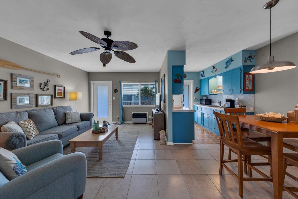 11 SW 4th Avenue, #11, Boca Raton, FL 33432 11 SW 4th Avenue, #11, Boca Raton, FL 33432