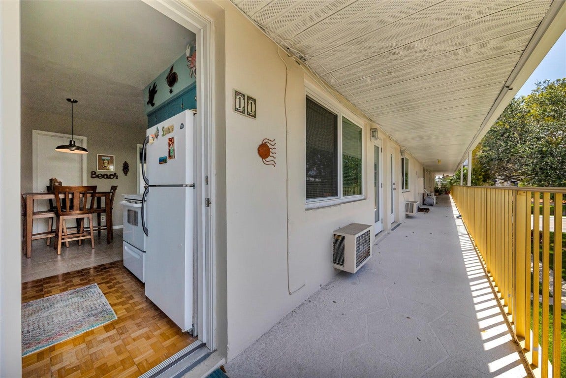11 SW 4th Avenue, #11, Boca Raton, FL 33432 11 SW 4th Avenue, #11, Boca Raton, FL 33432