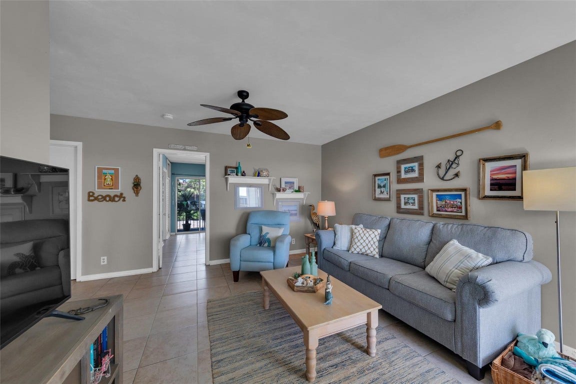 11 SW 4th Avenue, #11, Boca Raton, FL 33432 11 SW 4th Avenue, #11, Boca Raton, FL 33432