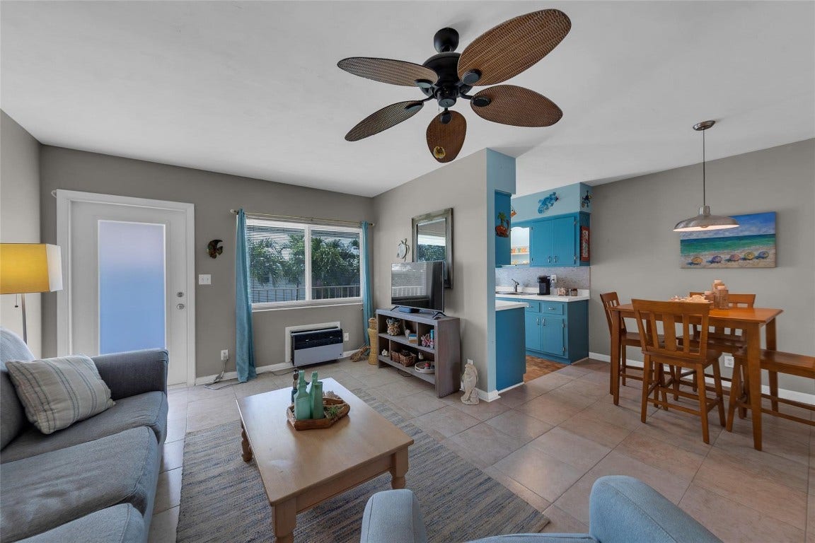11 SW 4th Avenue, #11, Boca Raton, FL 33432 11 SW 4th Avenue, #11, Boca Raton, FL 33432