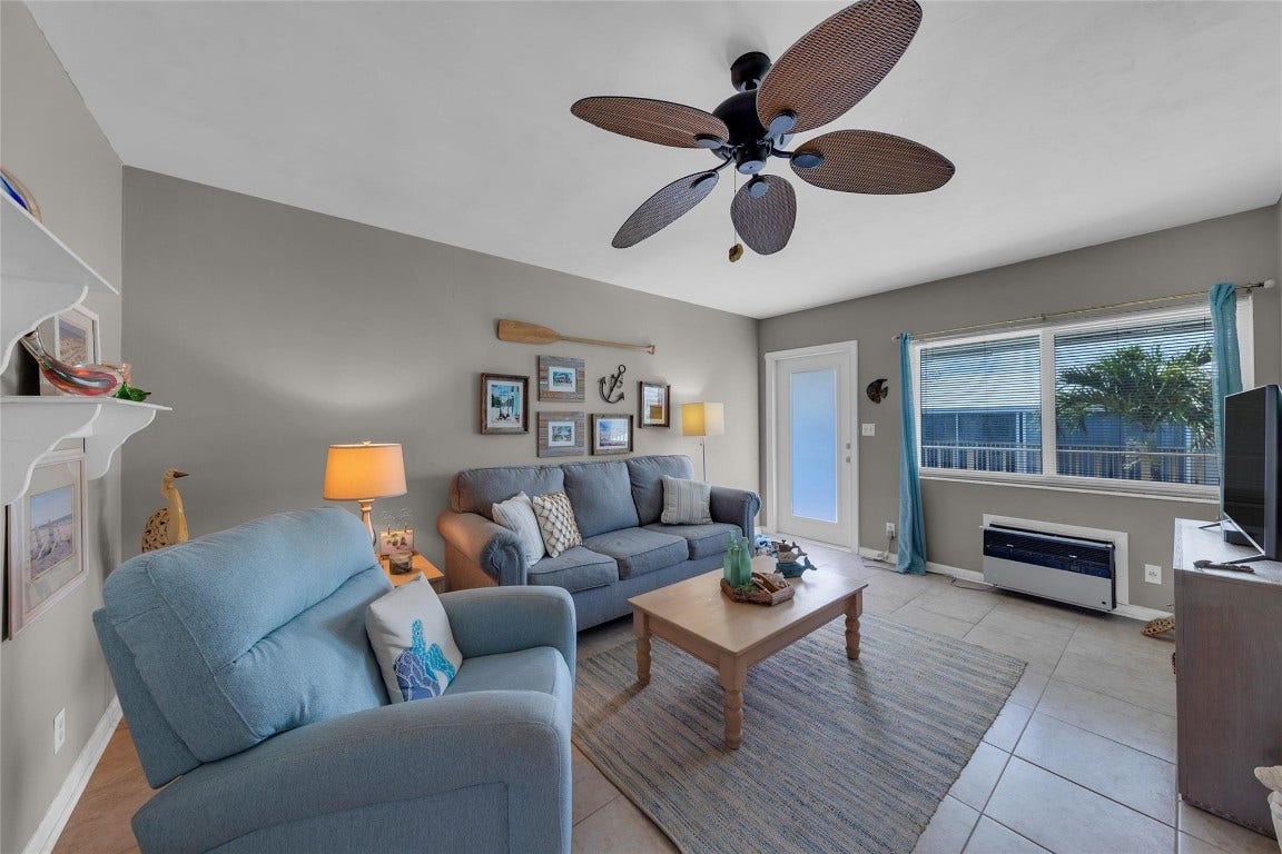 11 SW 4th Avenue, #11, Boca Raton, FL 33432 11 SW 4th Avenue, #11, Boca Raton, FL 33432