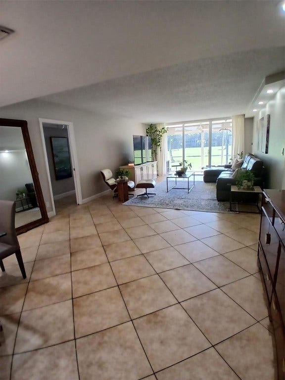 907 Cypress Terrace, #104, Pompano Beach, FL 33069