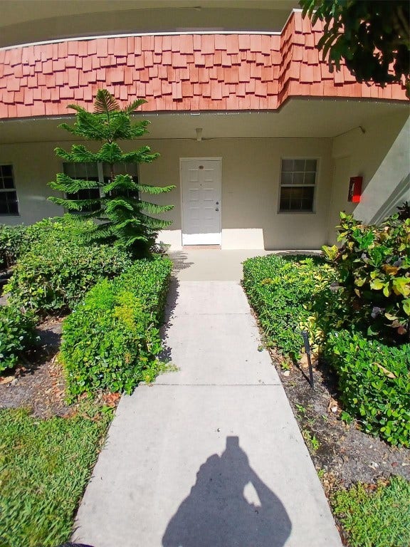 907 Cypress Terrace, #104, Pompano Beach, FL 33069