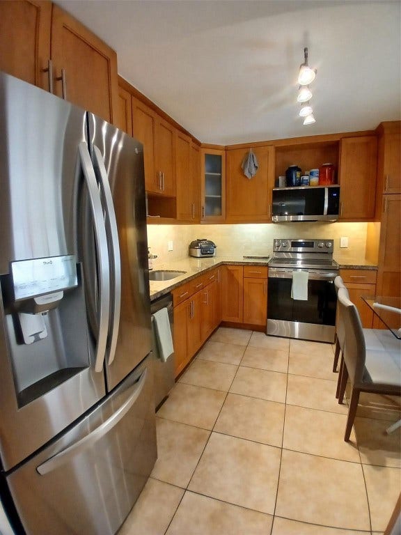 907 Cypress Terrace, #104, Pompano Beach, FL 33069