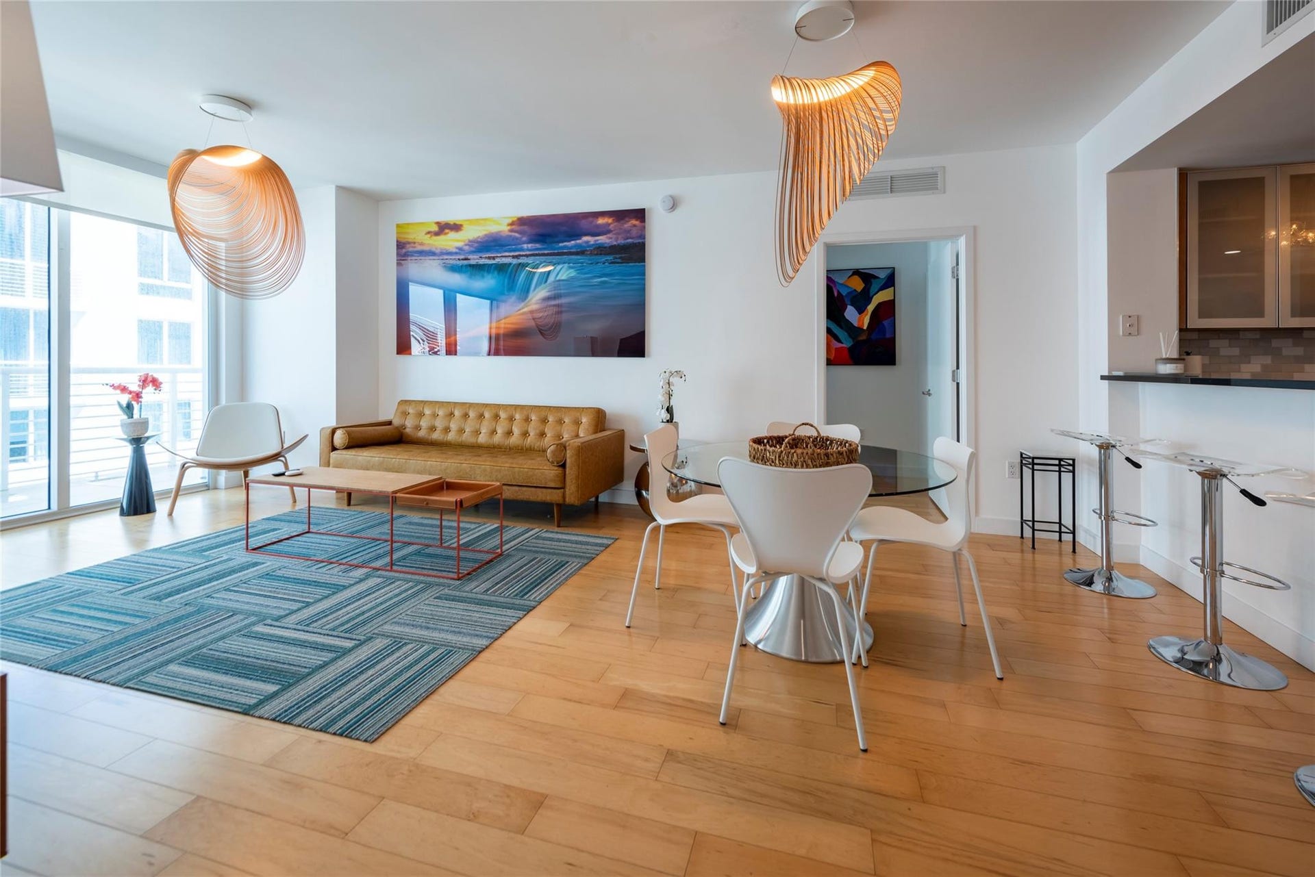 Primary bedroom ahead, fabulous modern lighting
