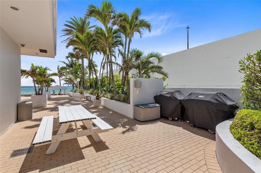 4010 Galt Ocean Drive, #702, Fort Lauderdale, FL 33308 Barbecue area