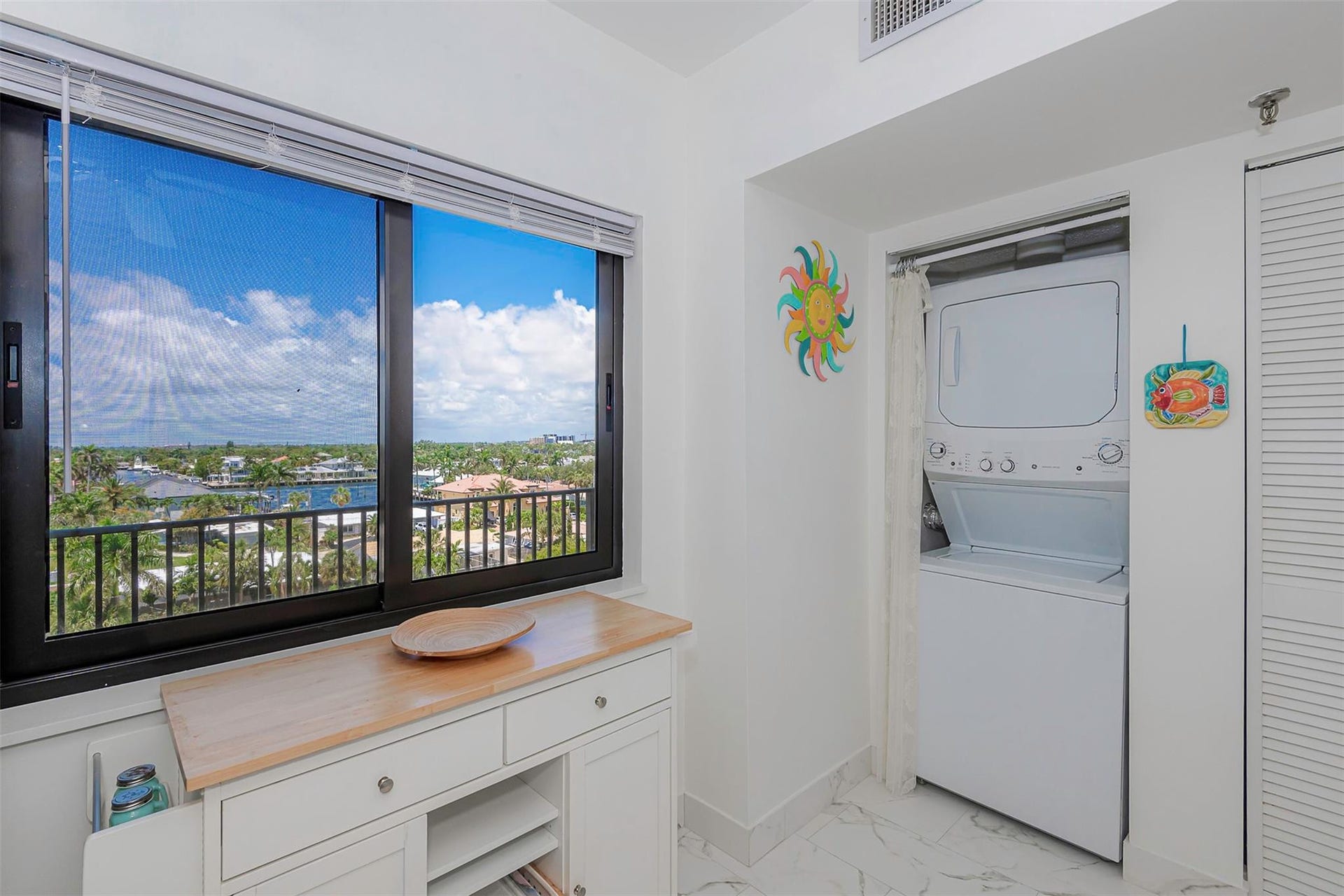 2300 NE 33rd Avenue, #703, Fort Lauderdale, FL 33305 Direct Intracoastal View (Washer/Dryer in uni).