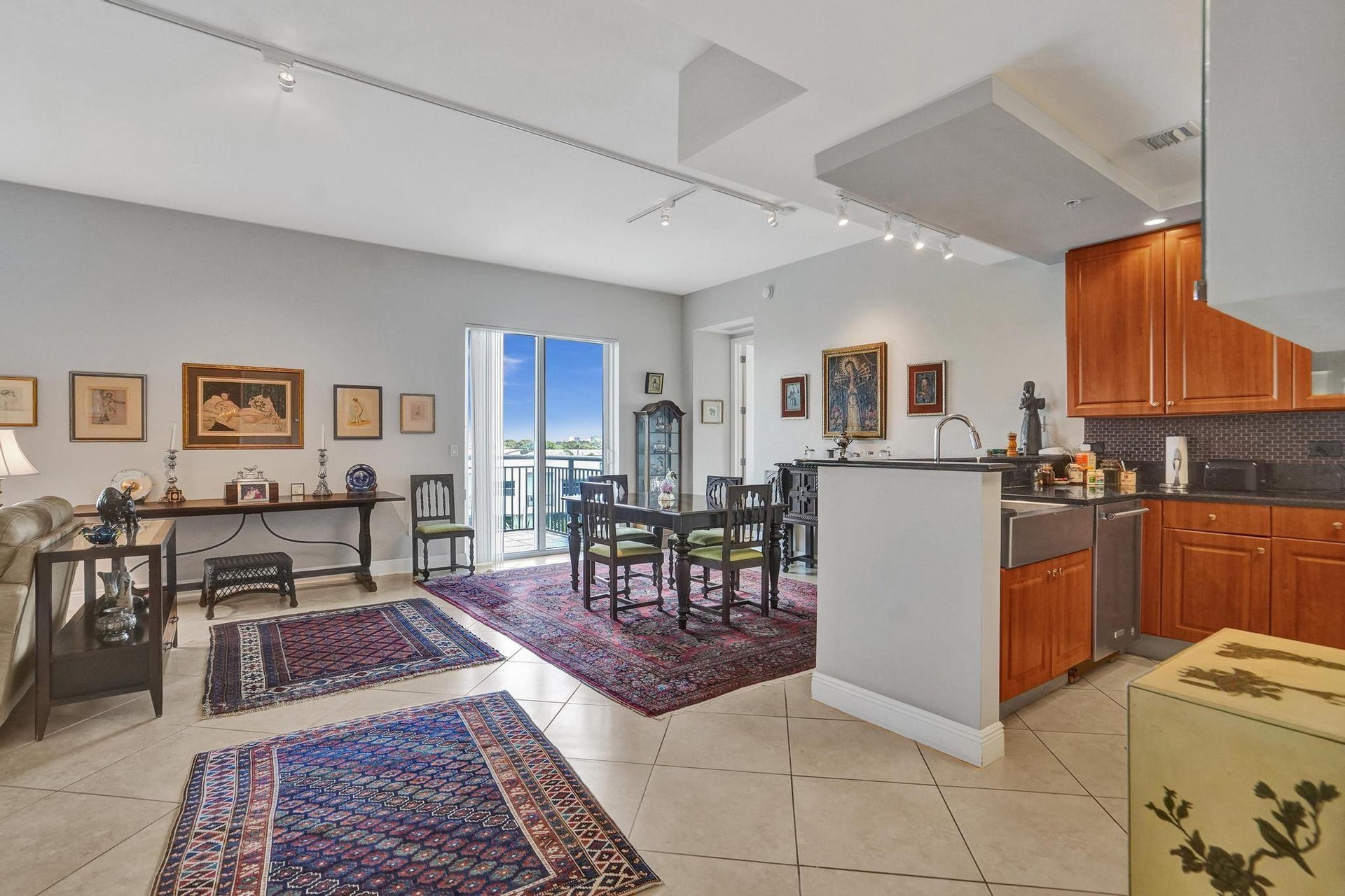2633 NE 14th Avenue, #400, Wilton Manors, FL 33334 Open concept