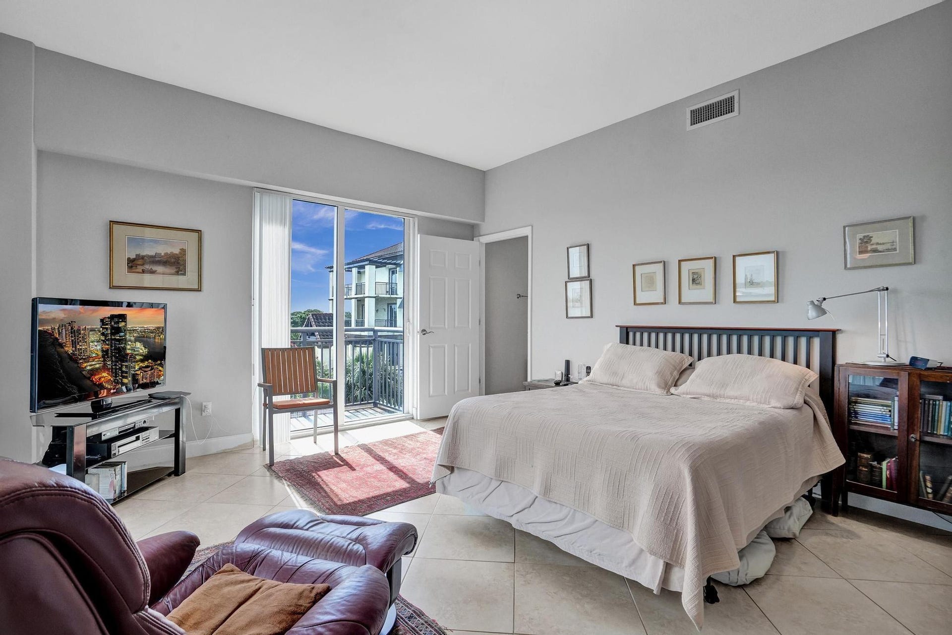 2633 NE 14th Avenue, #400, Wilton Manors, FL 33334 Primary bedroom