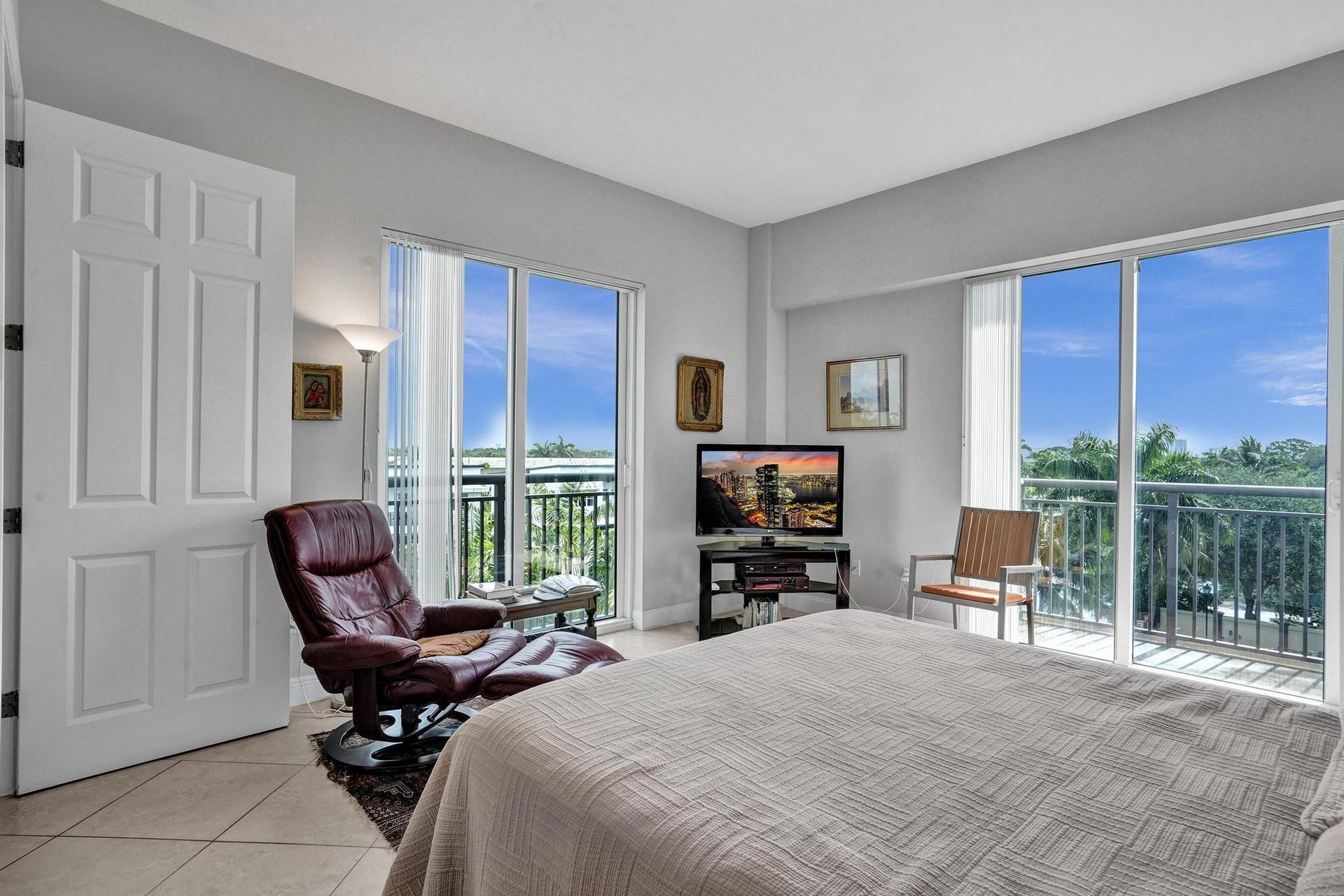 2633 NE 14th Avenue, #400, Wilton Manors, FL 33334 Primary bedroom