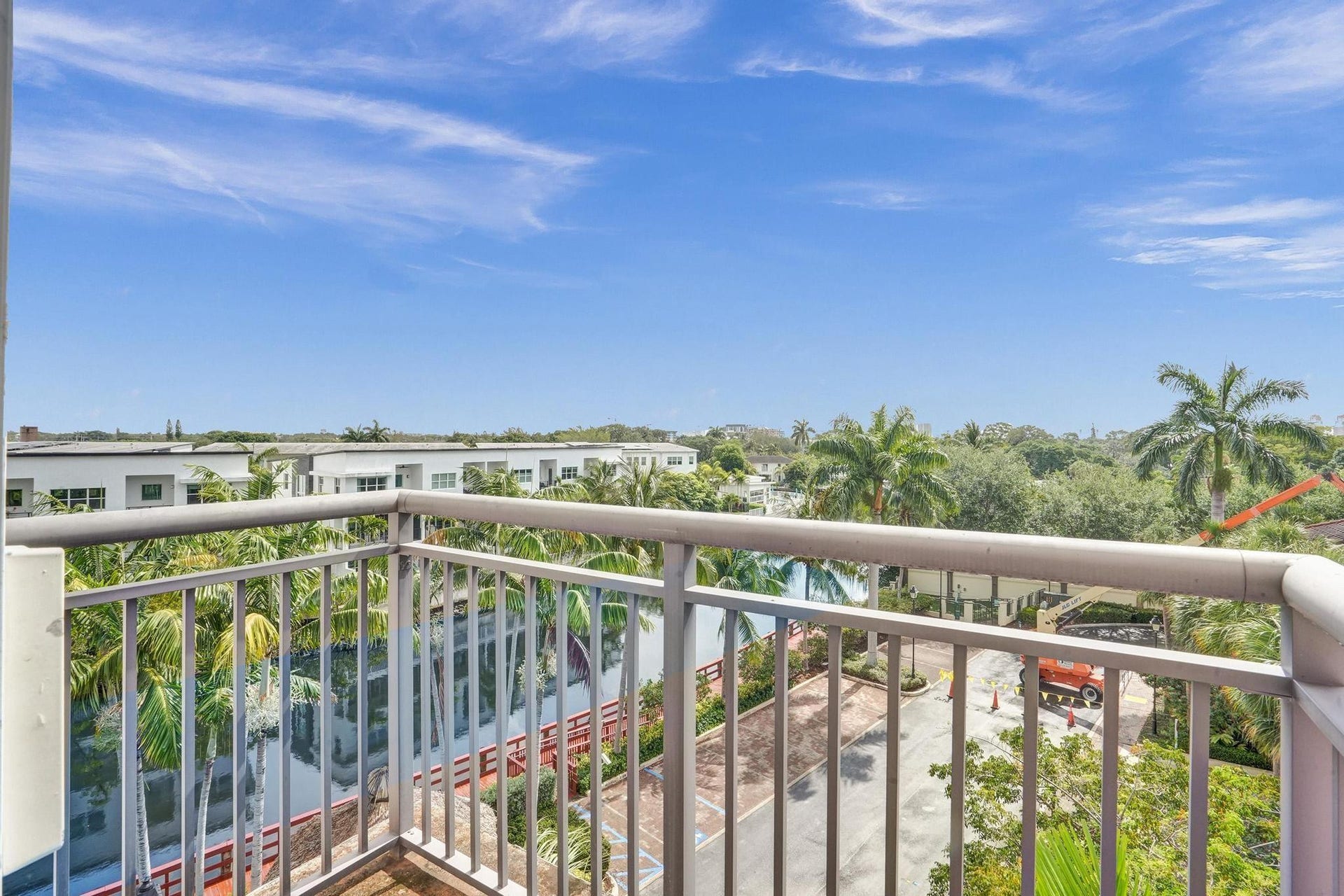 2633 NE 14th Avenue, #400, Wilton Manors, FL 33334 Primary balcony