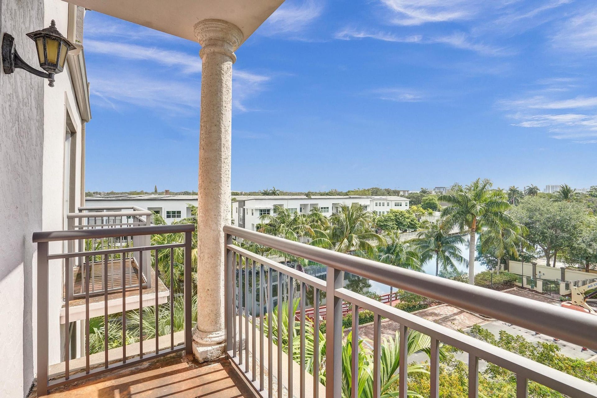 2633 NE 14th Avenue, #400, Wilton Manors, FL 33334 Primary balcony