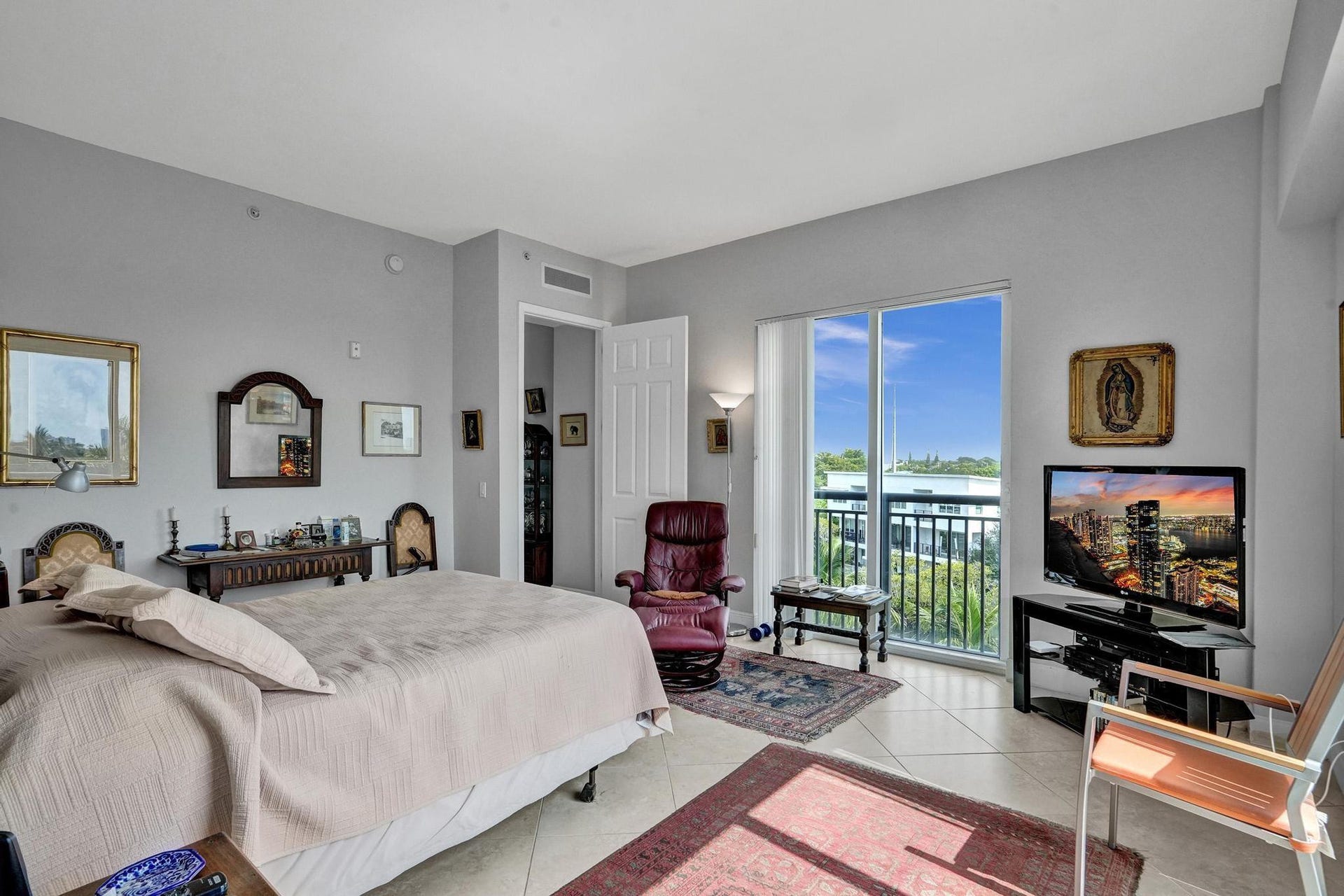 2633 NE 14th Avenue, #400, Wilton Manors, FL 33334 Primary bedroom
